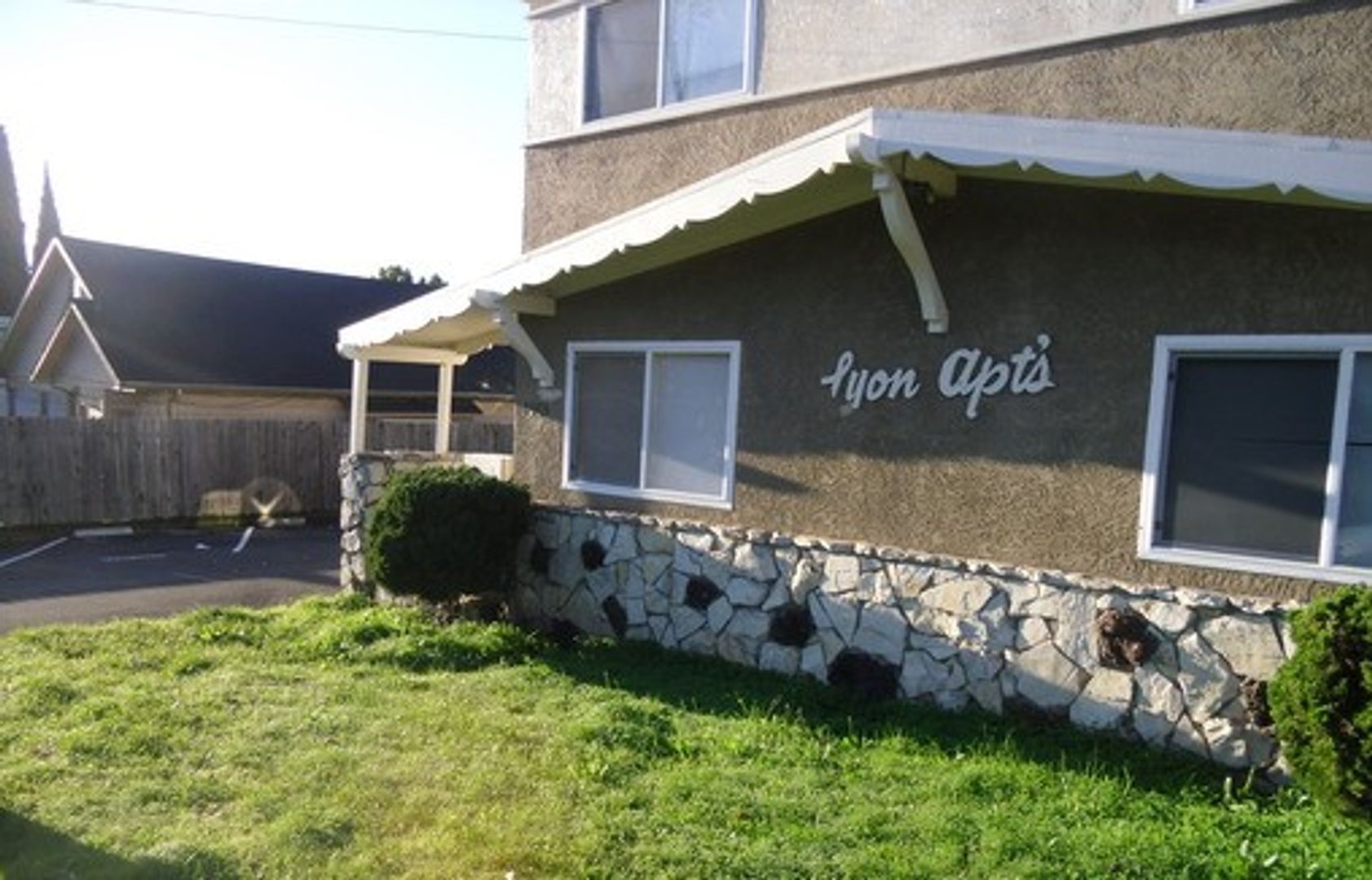 Oakland Apartment: 4065 Lyon Ave