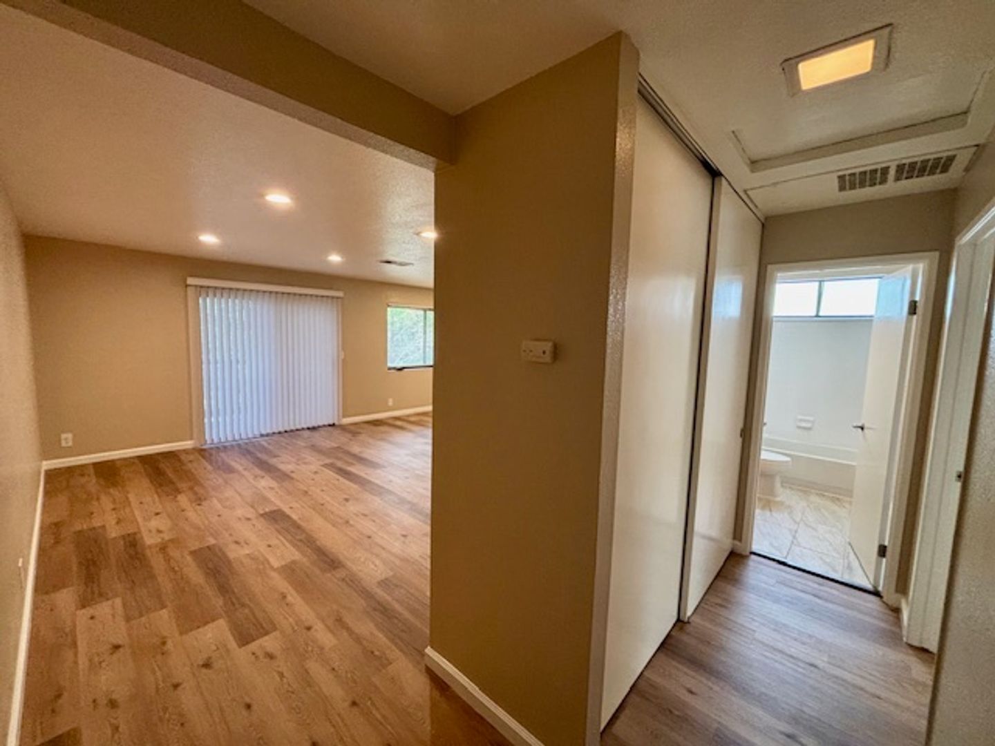 Benicia Condo: 900 Cambridge Dr. #62