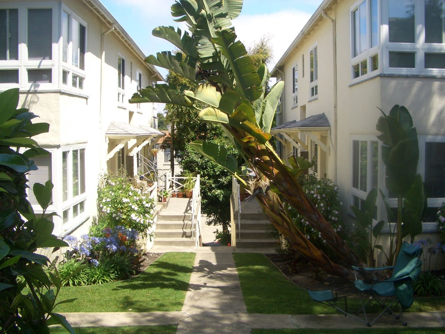 Oakland Apartment: 2546 - 2558 Ivy Dr