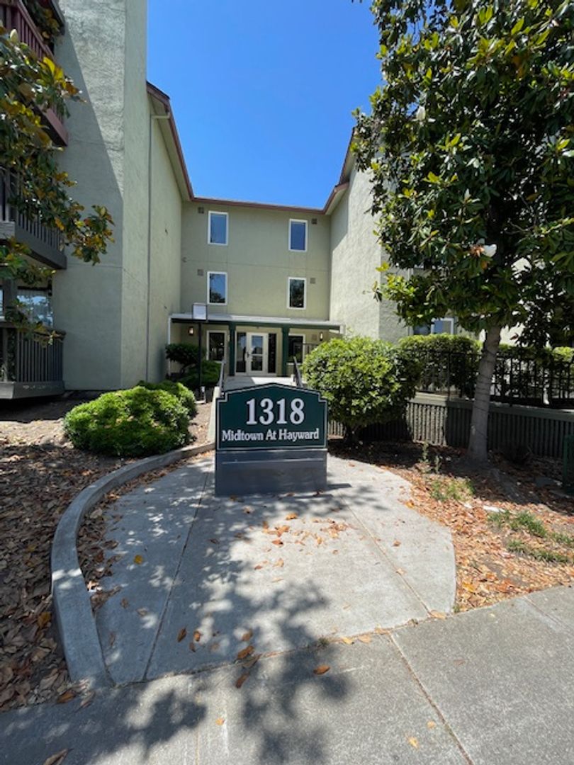 Hayward Condo: 1318 B St. Unit B 308