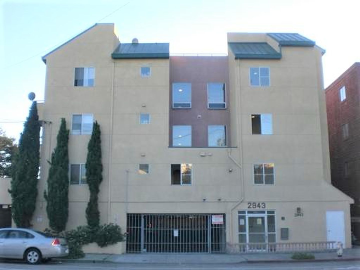 Oakland Apartment: 2943 MacArthur Blvd