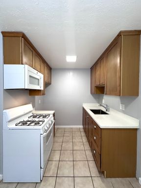 Spacious 2 Bedroom Apartment - Coming soon!! – photo 1