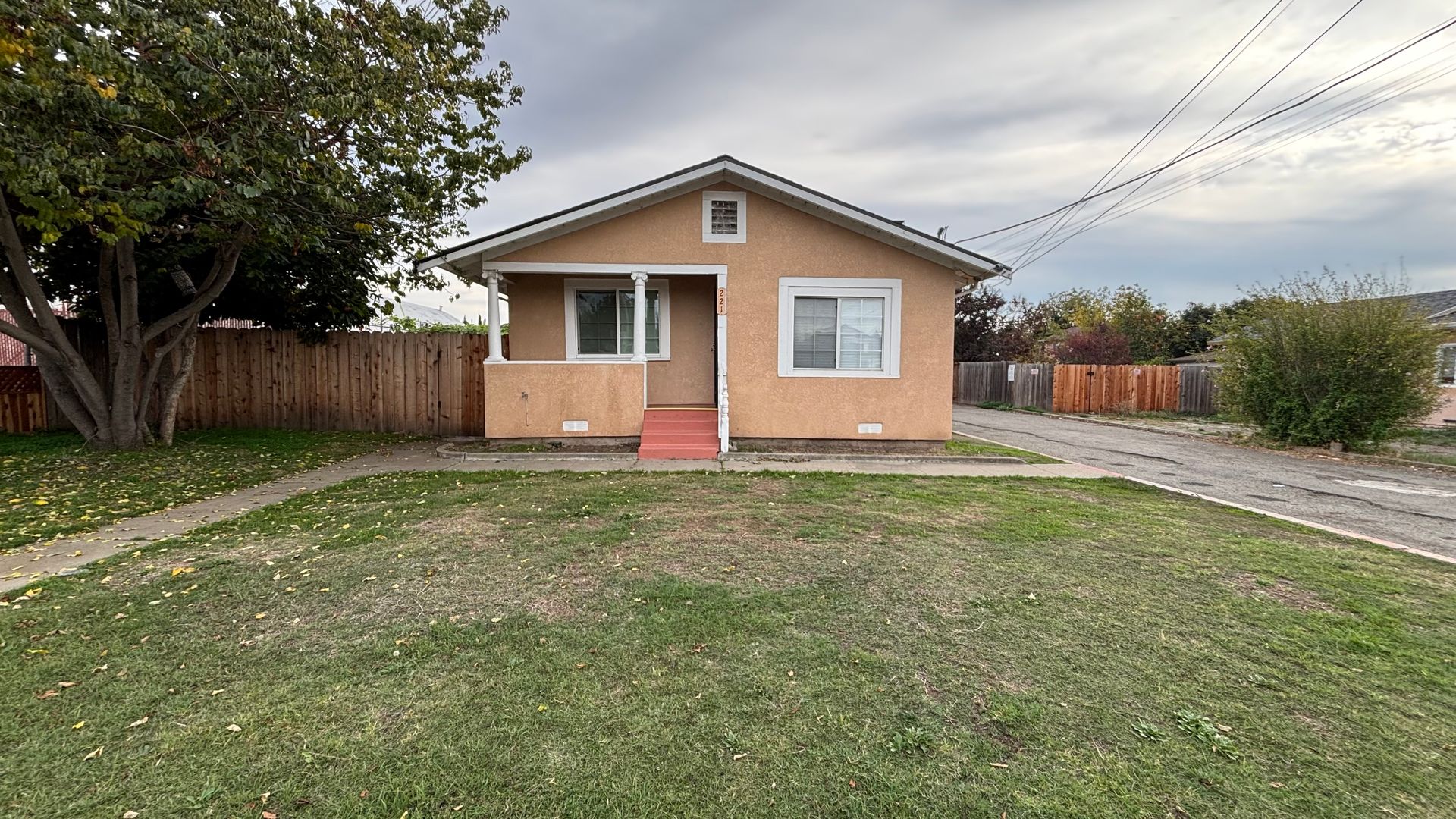 Hayward Apartment: 221 Laurel Ave