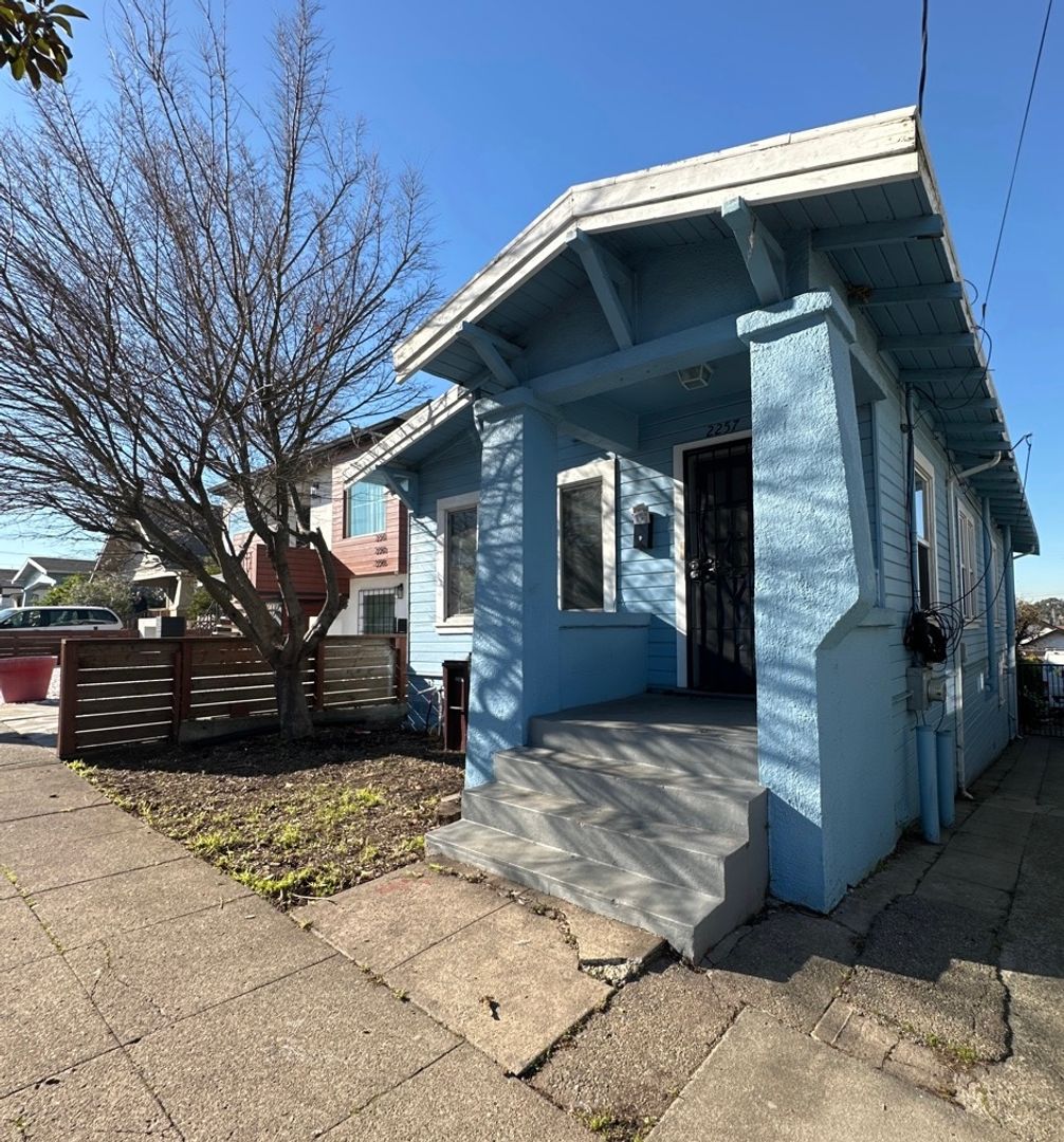 Oakland House: 2257 38th  Ave.