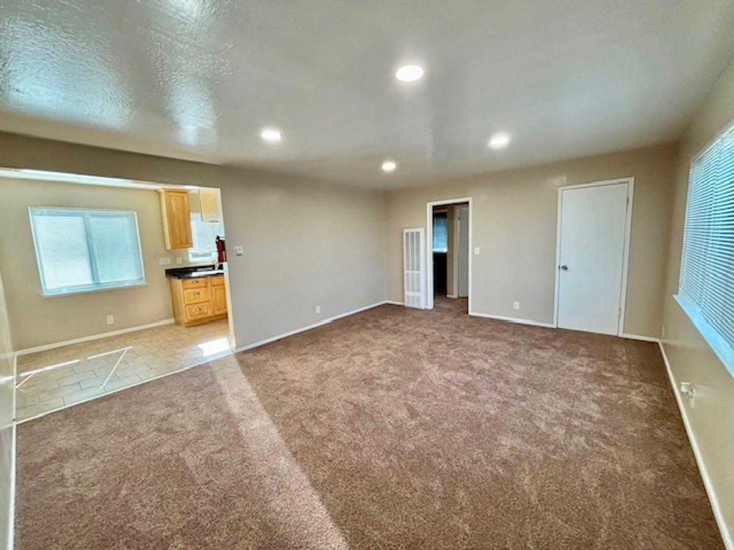 Richmond Apartment: 5730 Bayview Ave.