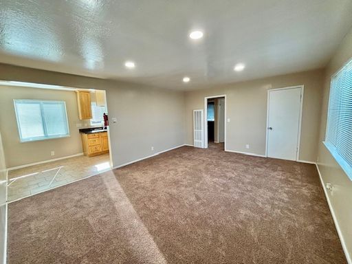 Great 2 bed 1 bath Upper Unit in Richmond - AVAILABLE NOW!!! – photo 1