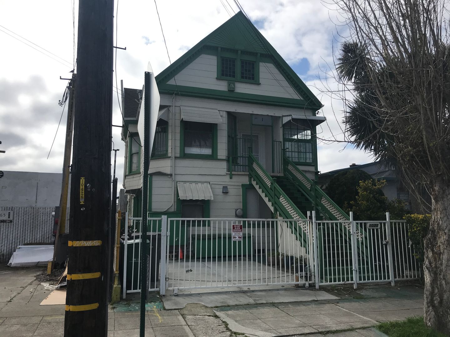 Emeryville Apartment: 1071 47th St.