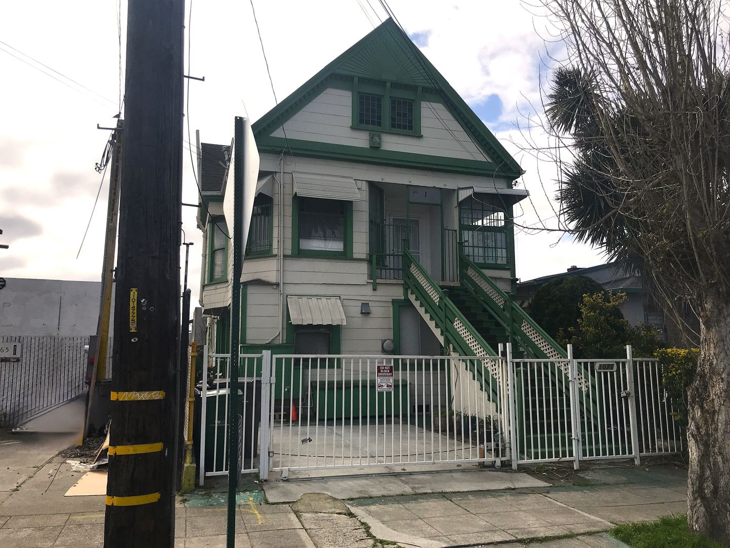 Emeryville Apartment: 1071 47th St.