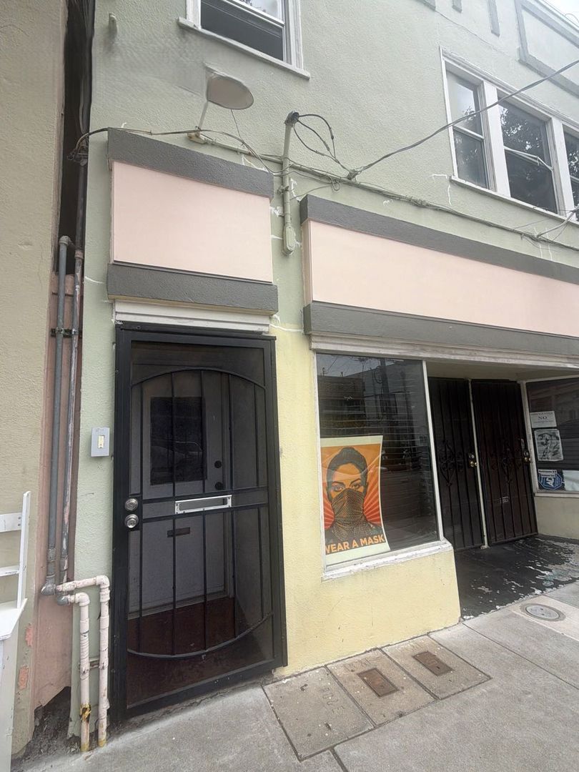 Oakland Apartment: 5318 Fairfax Ave