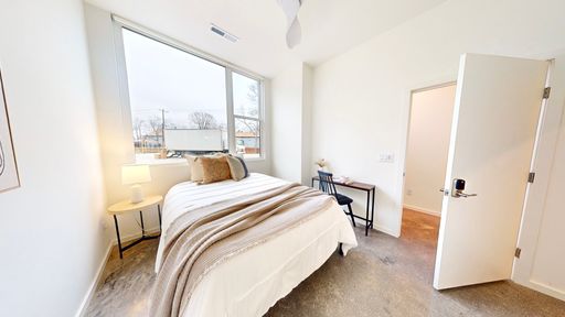 Private Room & Walk-in Closet - Utilities & Wifi Included – photo 1
