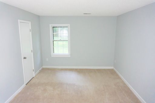 Professional Co-Living - Private Room Rental with Shared Bath – photo 1