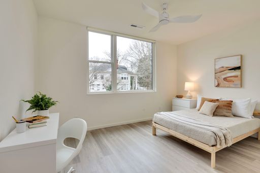 Private Room & Walk-in Closet - Utilities & Wifi Included – photo 1