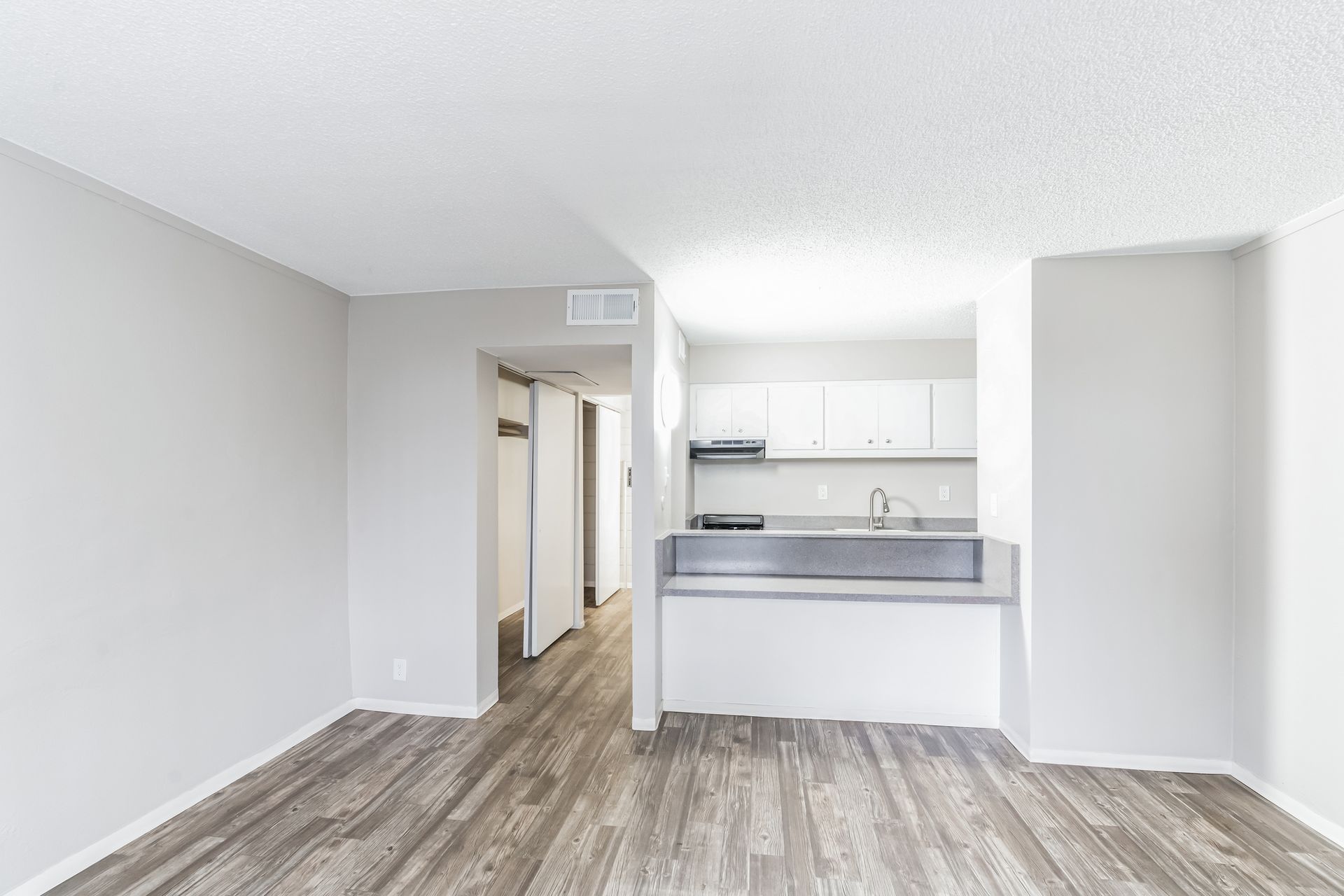 Albuquerque Apartment: 7601 Lomas Blvd NE