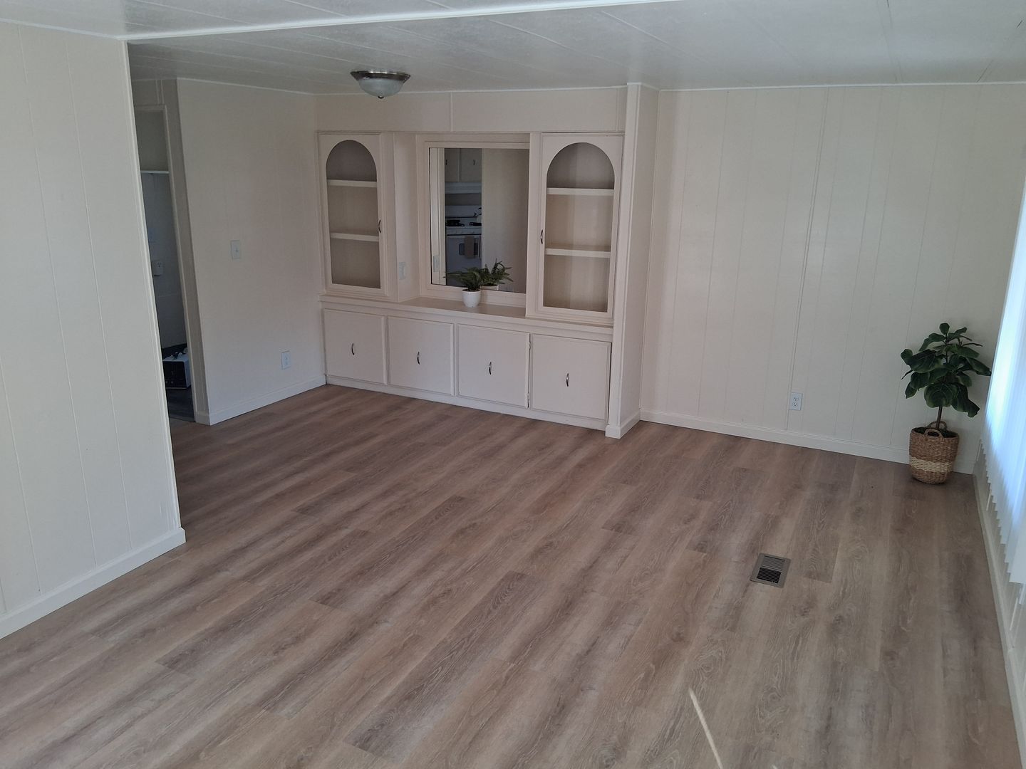 Sunnyvale Apartment: 954 Henderson Avenue