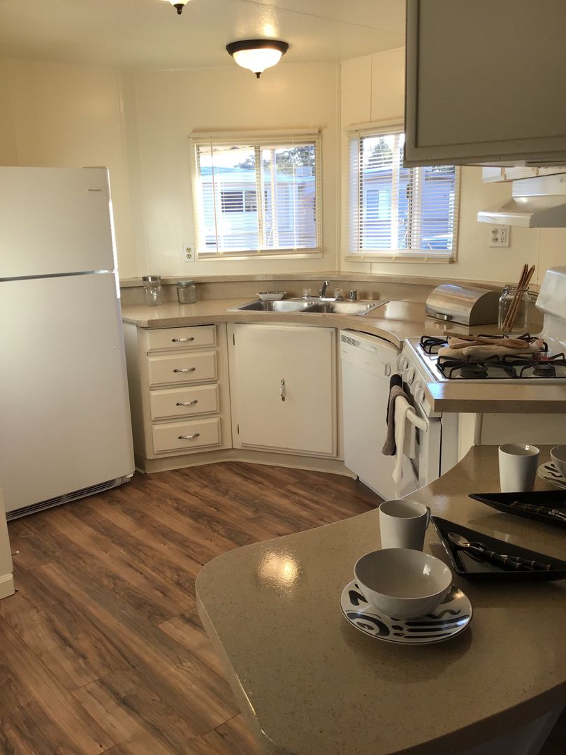 Sunnyvale Apartment: 954 Henderson Avenue