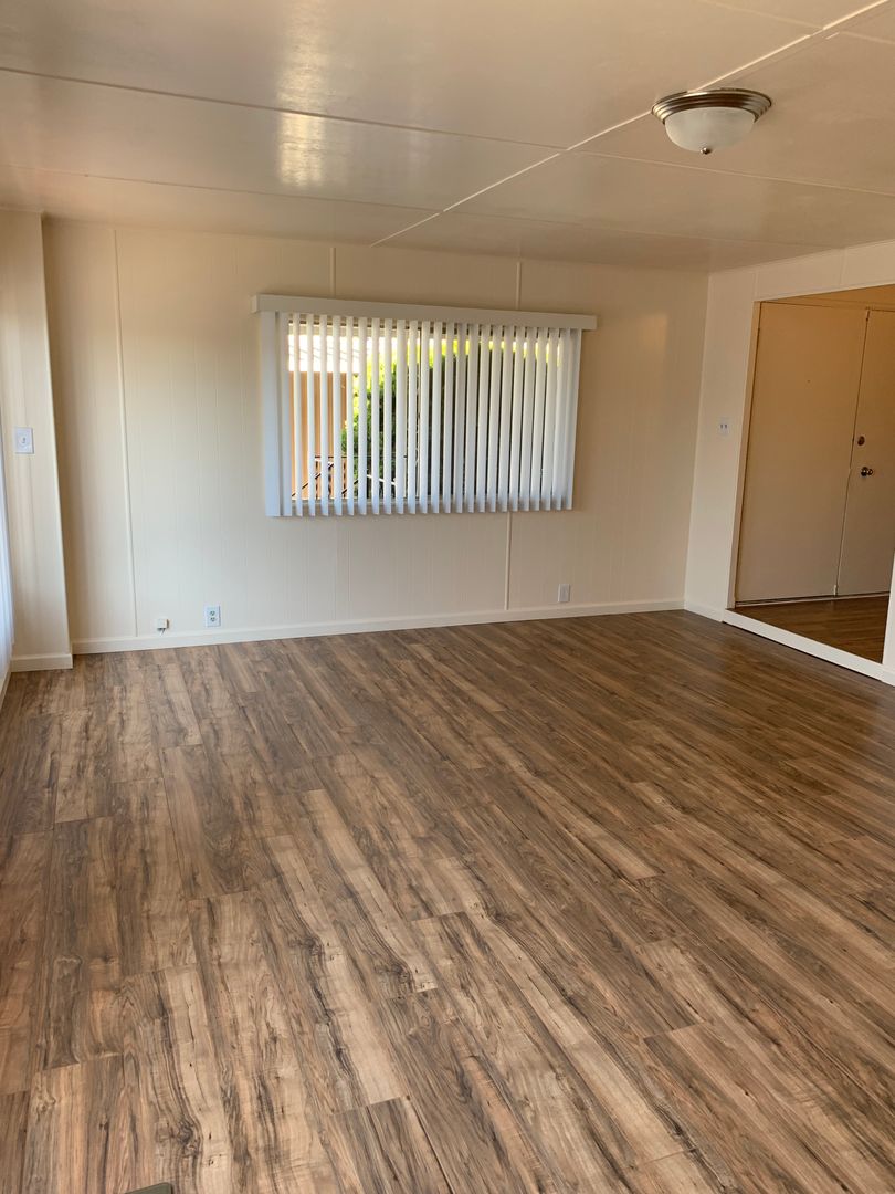 Sunnyvale Apartment: 900 Henderson Avenue