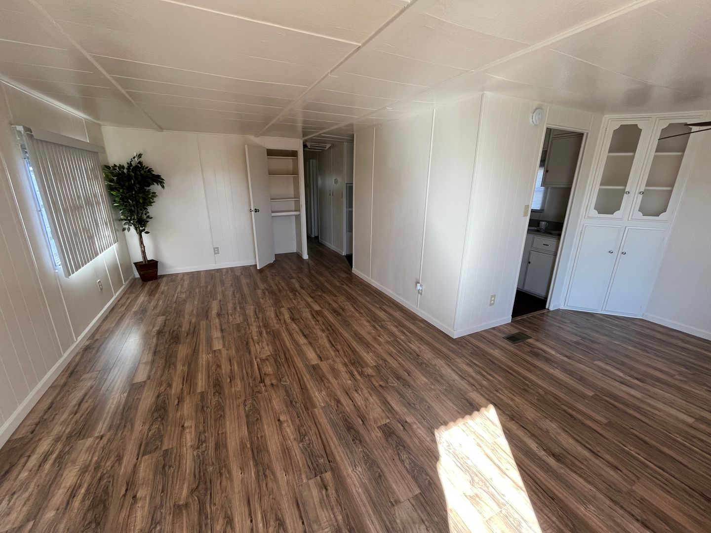 Sunnyvale Apartment: 954 Henderson Avenue