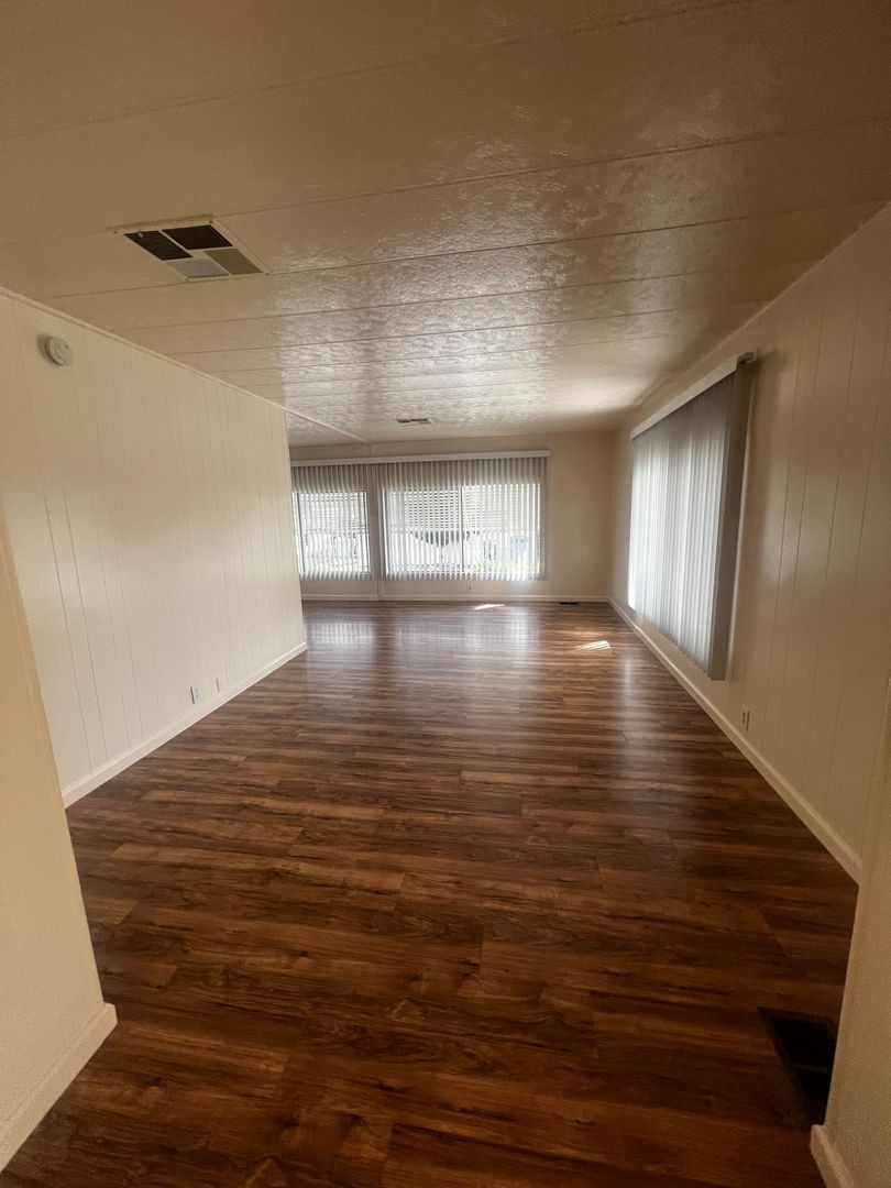 Sunnyvale Apartment: 900 Henderson Avenue