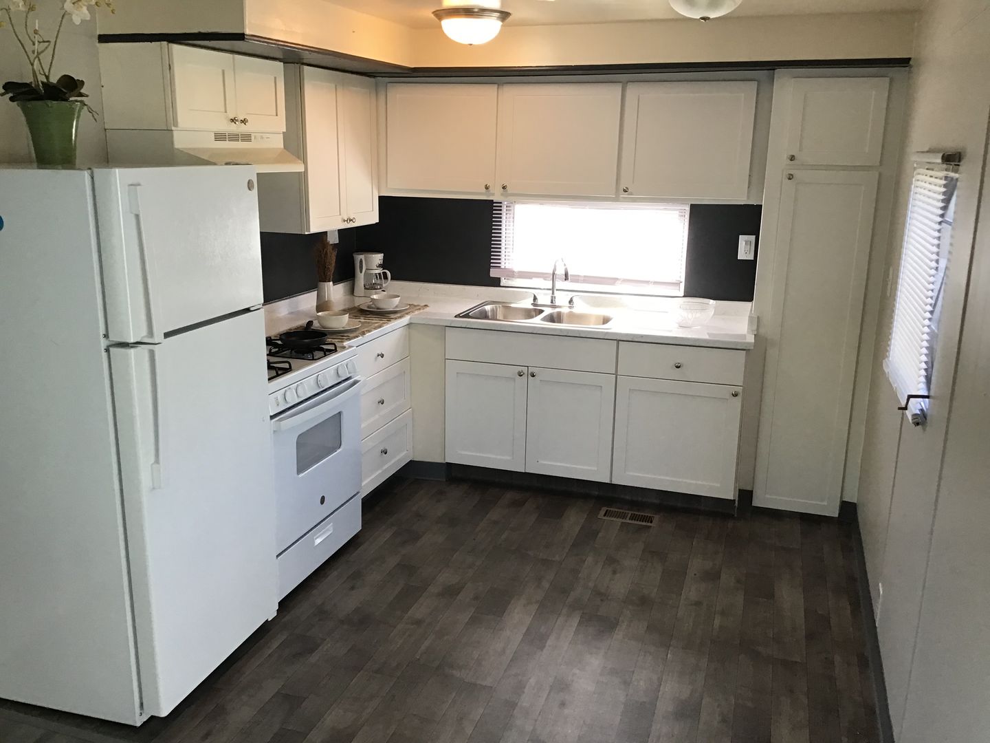 Sunnyvale Apartment: 954 Henderson Avenue
