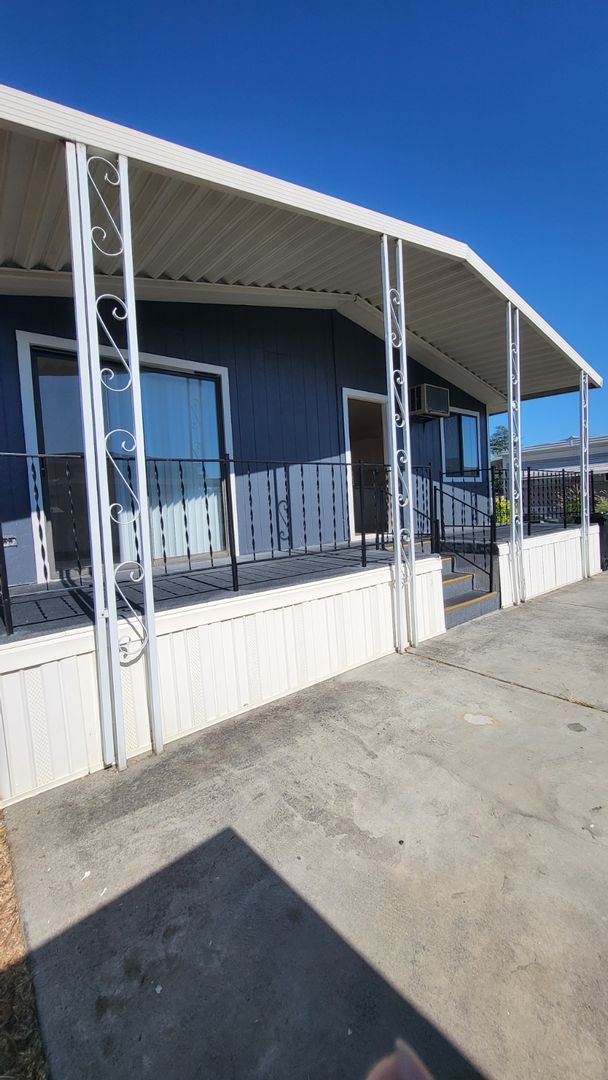 Sunnyvale Apartment: 900 Henderson Avenue