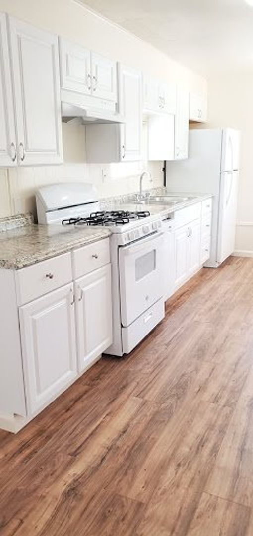 Sunnyvale Apartment: 954 Henderson Avenue
