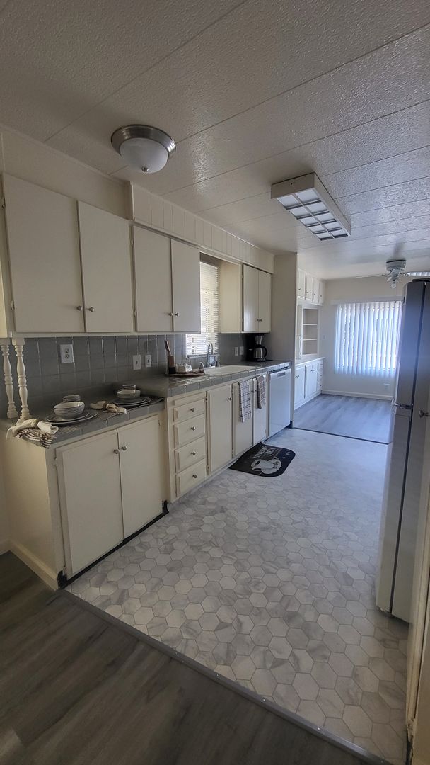 Sunnyvale Apartment: 900 Henderson Avenue