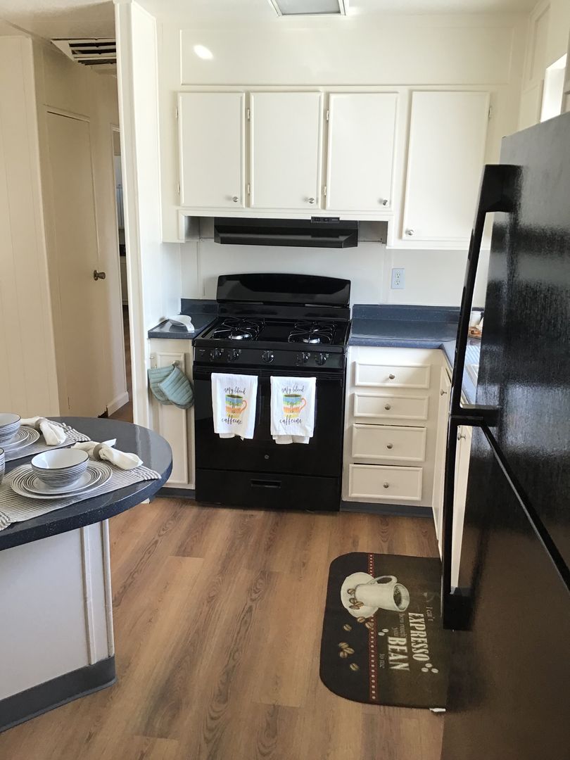 Sunnyvale Apartment: 954 Henderson Avenue