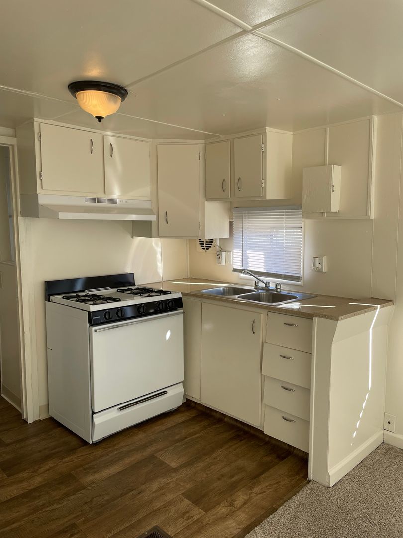 Sunnyvale Apartment: 954 Henderson Avenue