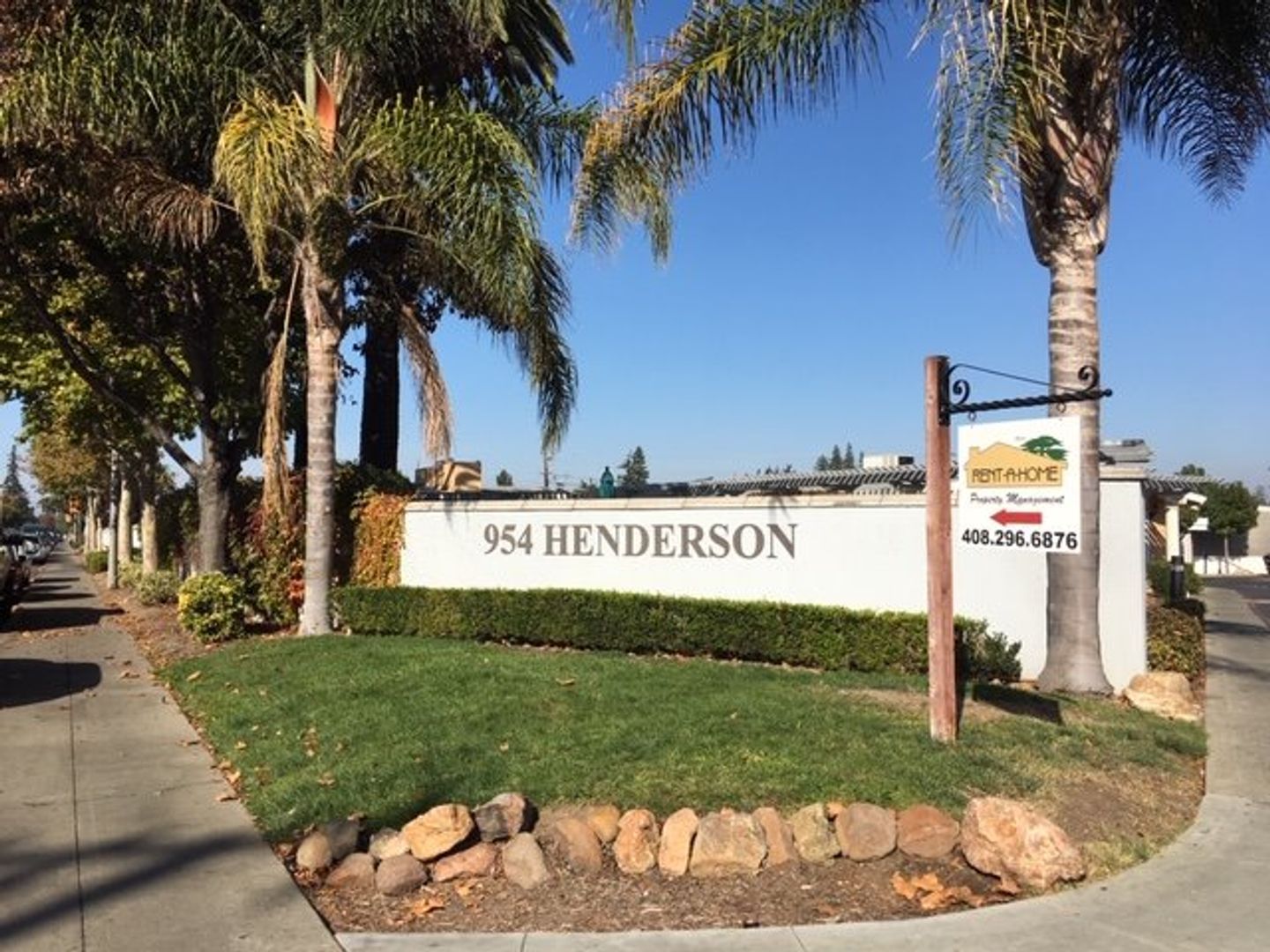 Sunnyvale Apartment: 954 Henderson Avenue