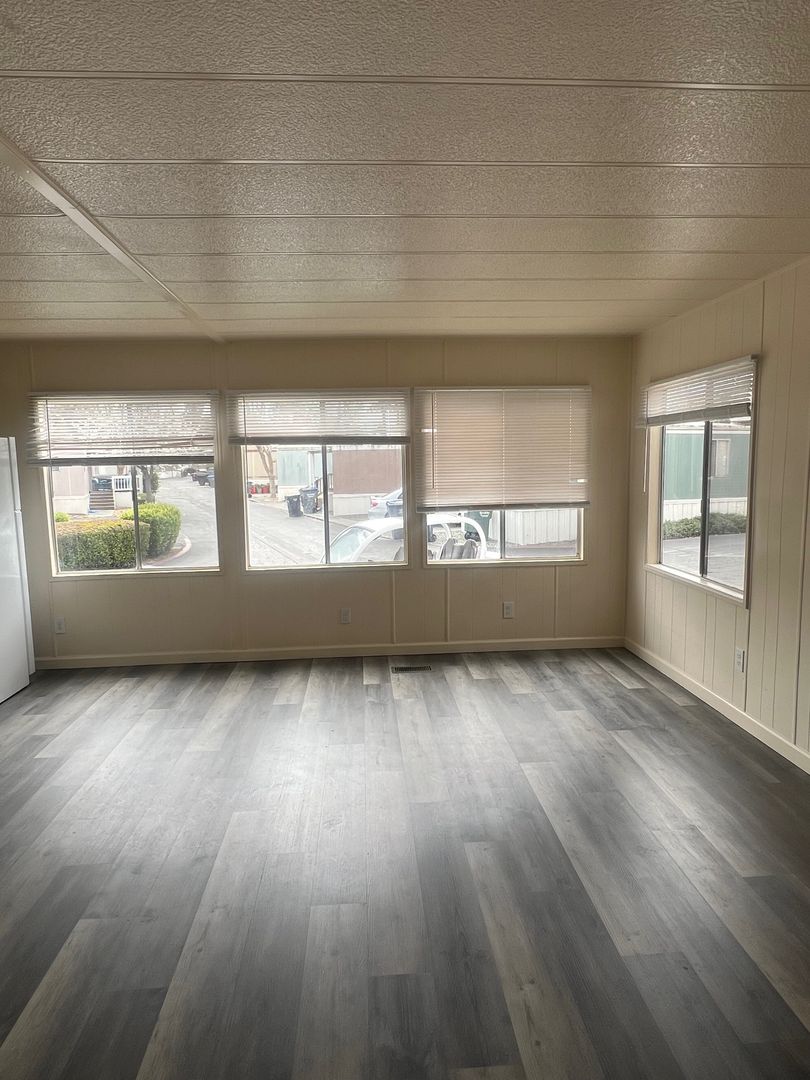 Sunnyvale Apartment: 954 Henderson Avenue