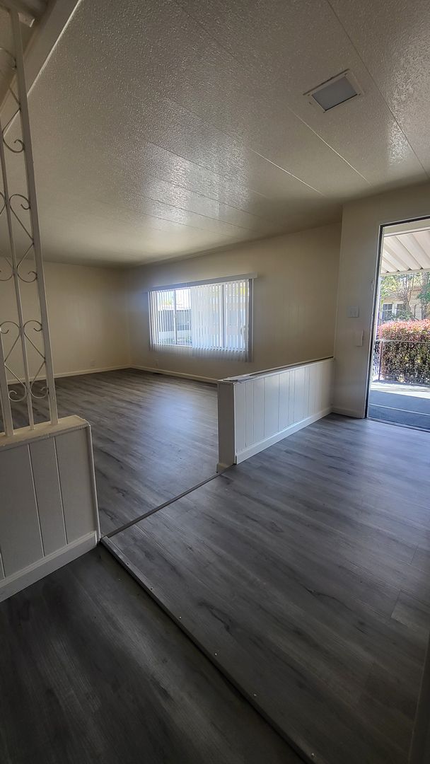 Sunnyvale Apartment: 900 Henderson Avenue