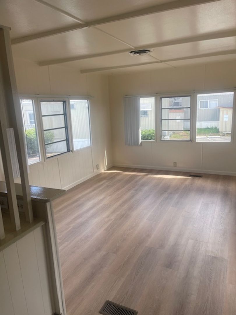 Sunnyvale Apartment: 954 Henderson Avenue