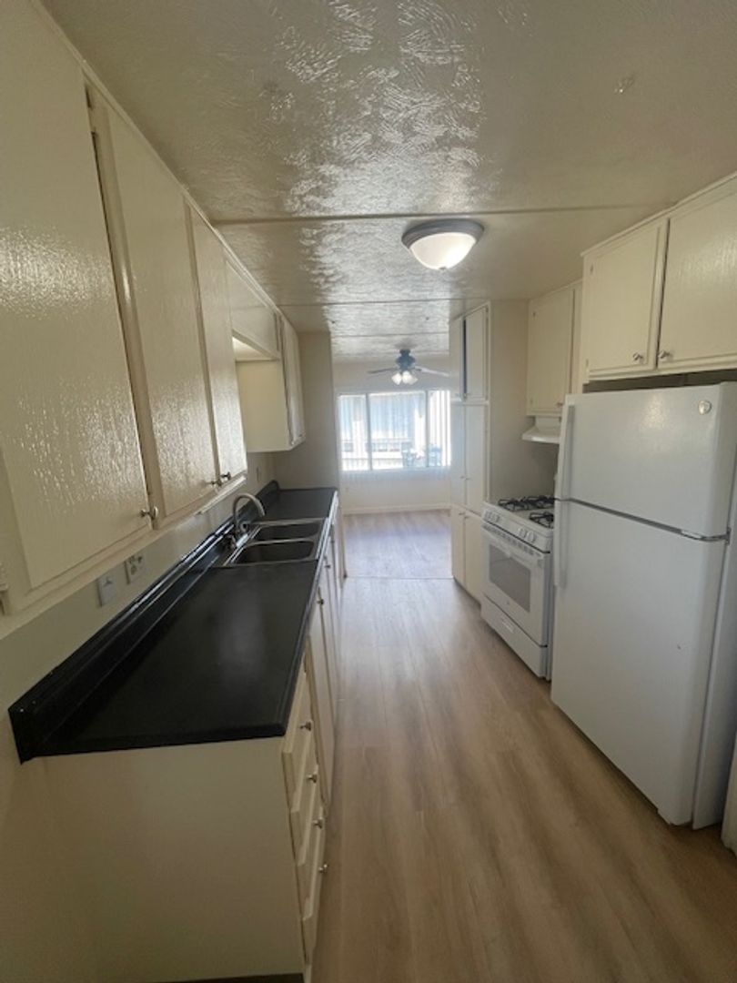 Sunnyvale Apartment: 954 Henderson Avenue