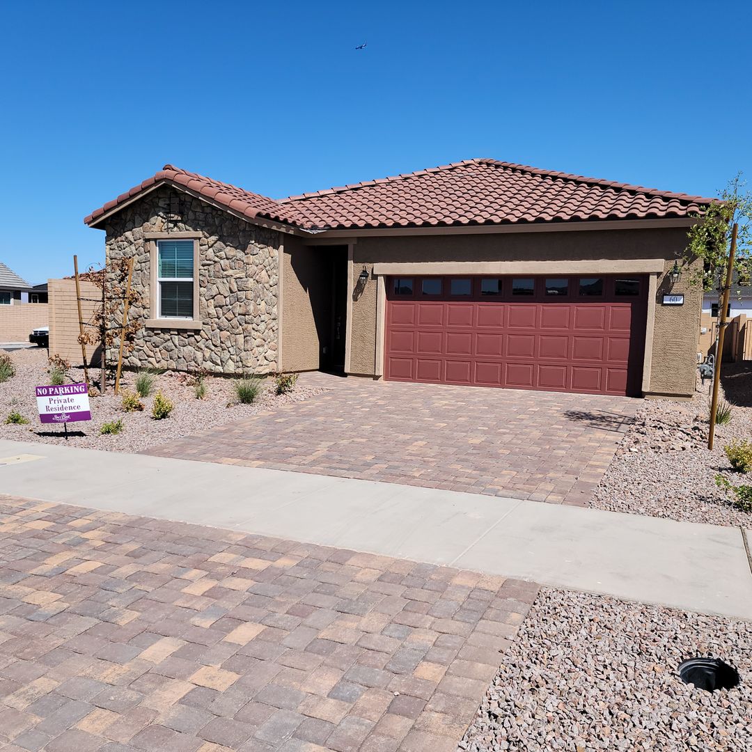 Henderson House: 60 Cadence Crest Ave