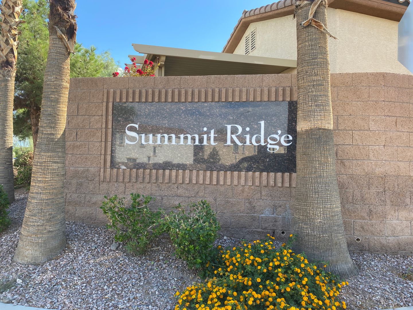 Henderson House: 744 Blue Barrel St