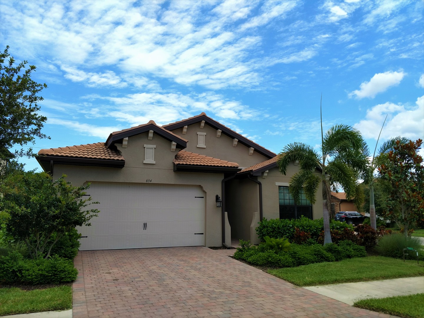 Nokomis House: 654 Resolute Lane