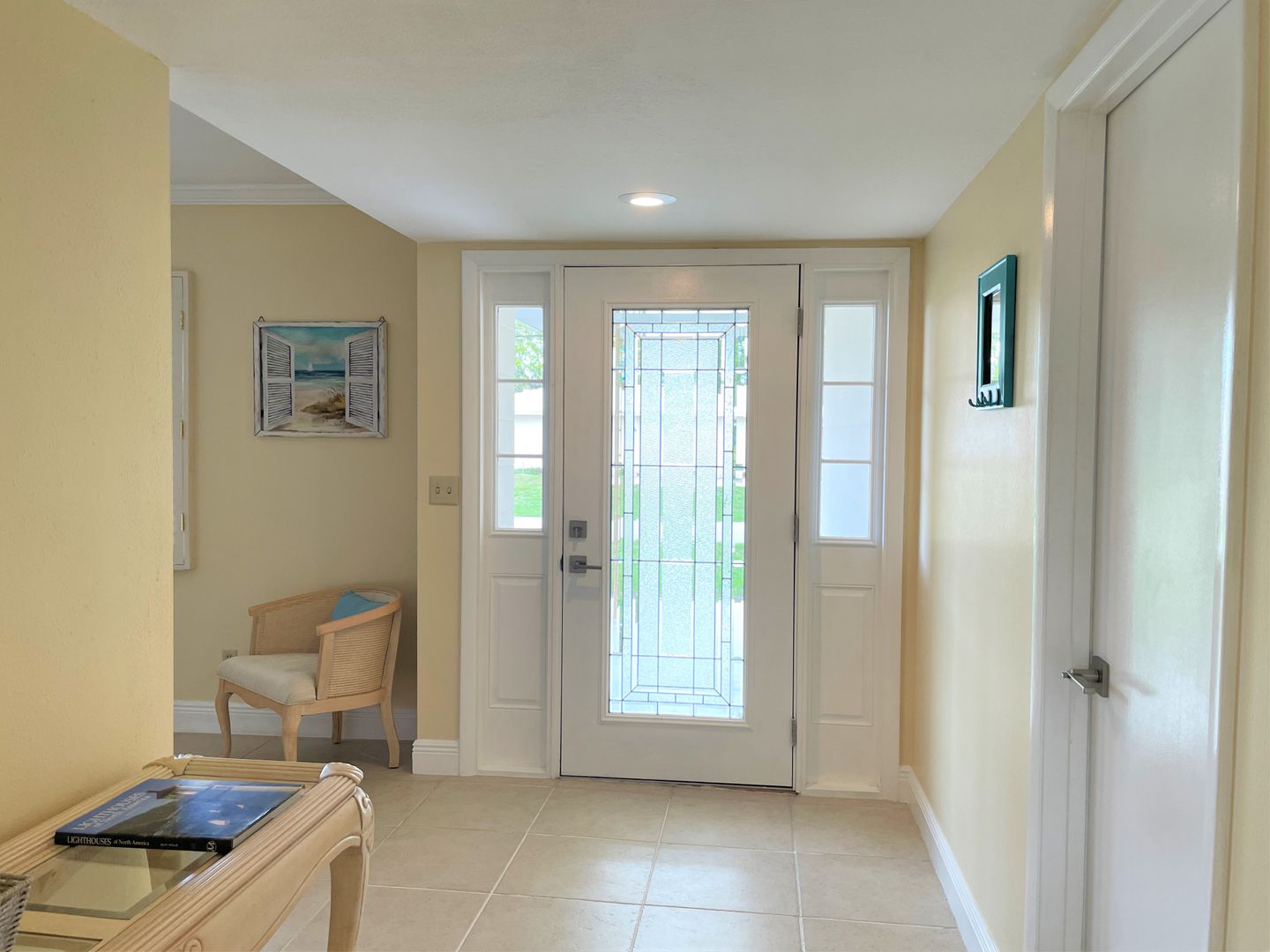 Venice House: 484 E Shade Drive