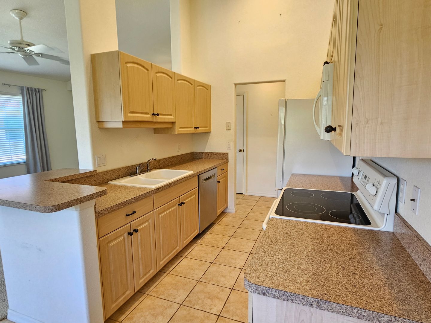 904 Casa Del Lago Way #904 21 of 45
