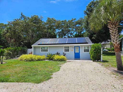 Annual Unfurnished Cottage minutes from Manasota Key Beach! (2 Units on Property) – photo 1