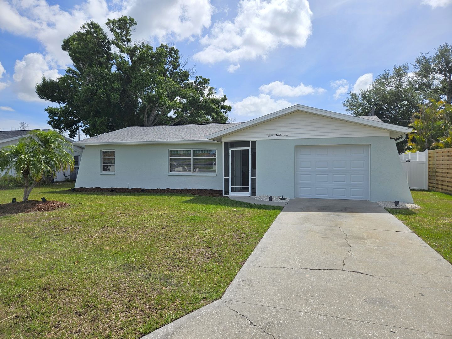 Venice House: 426 Pineview Drive