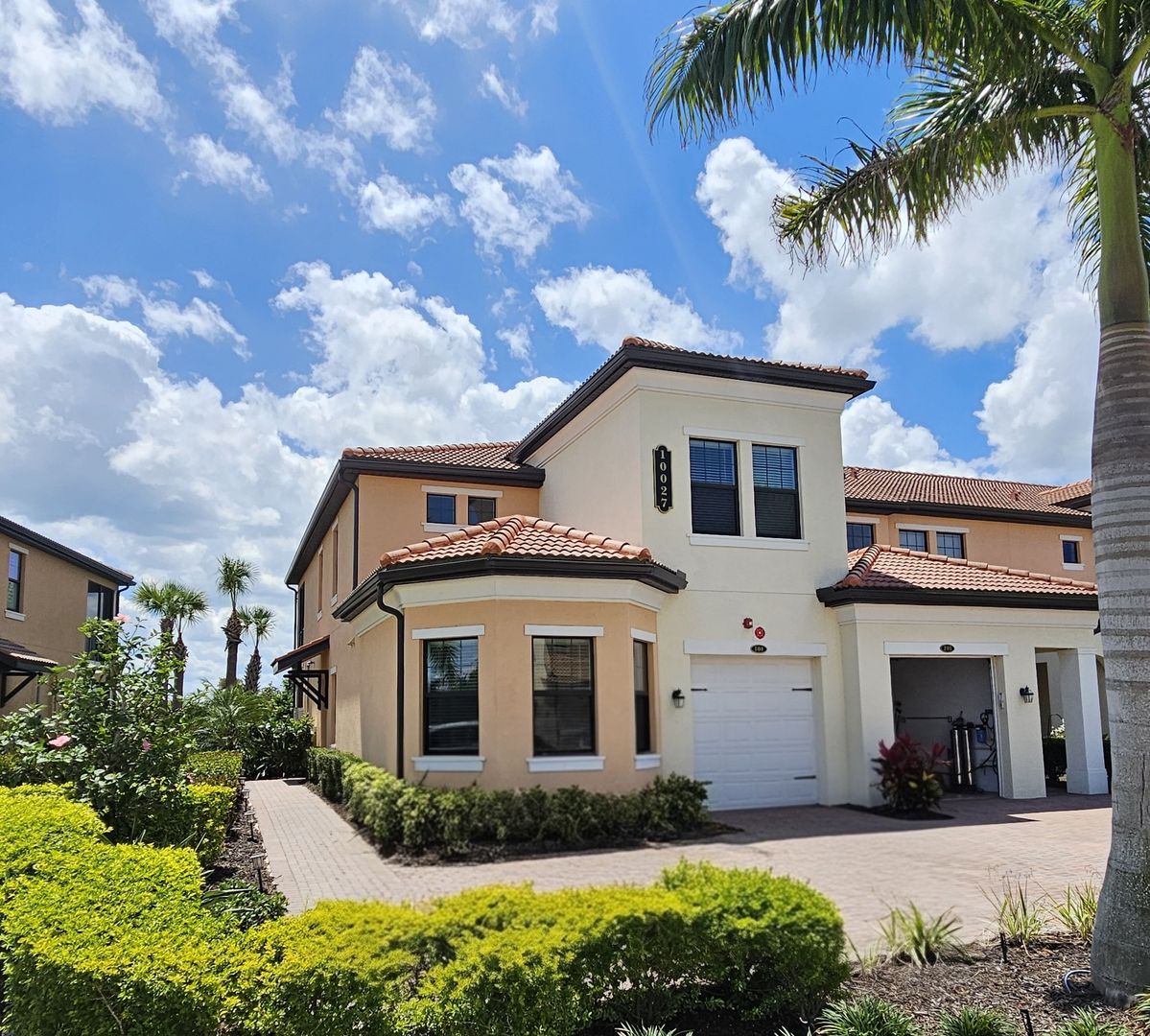Venice Condo: 10027 Crooked Creek Drive #101