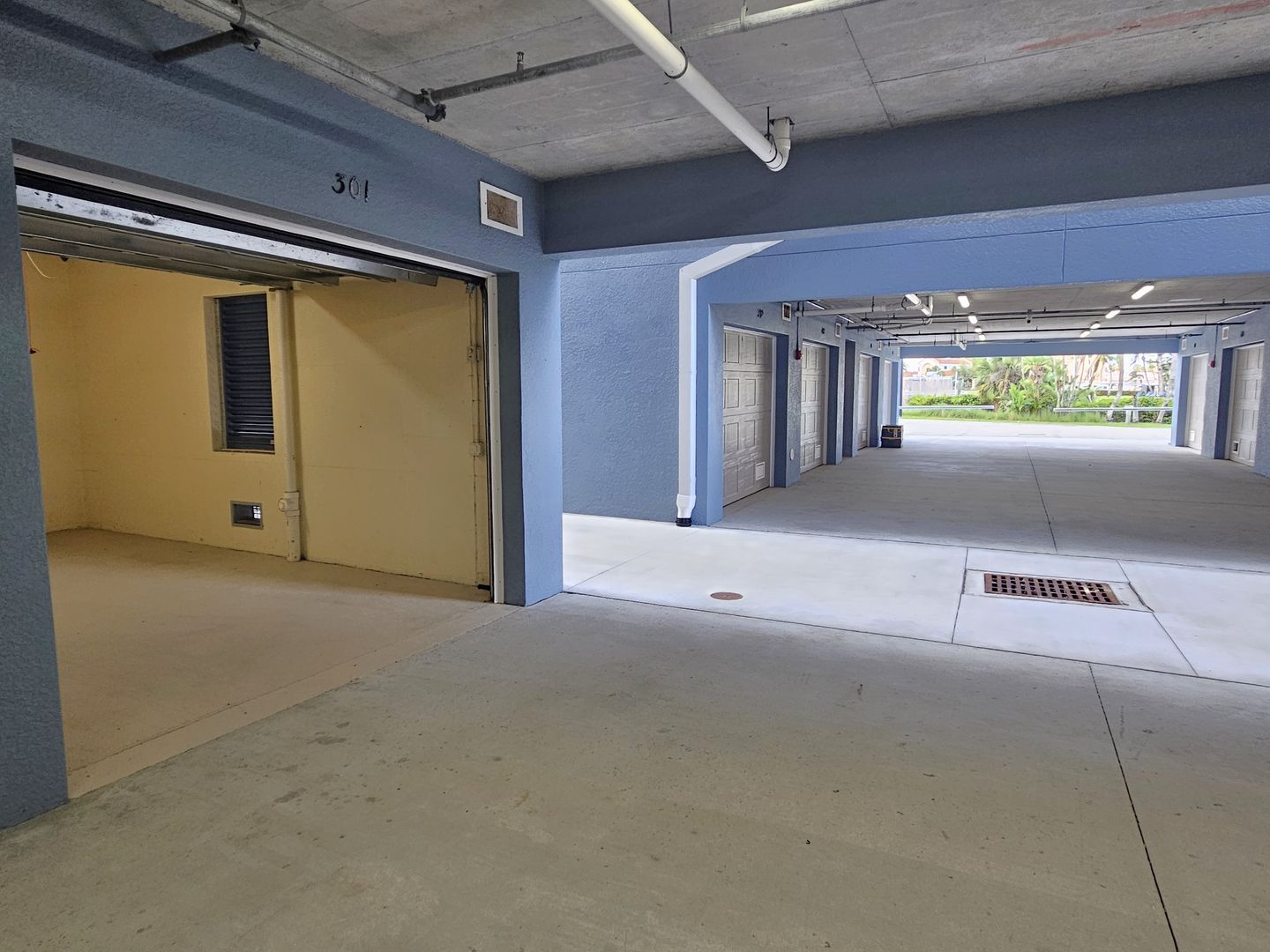 Parking at 503 N Tamiami Trail #301 (2 of 3)