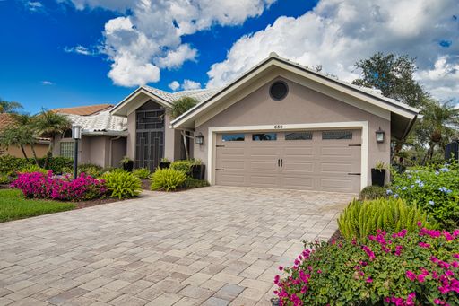 Luxury Home with Saltwater Heated Pool, Spa & Spectacular Golf Course Views, and includes Social Membership to the Plantation Golf and Country Club. – photo 1