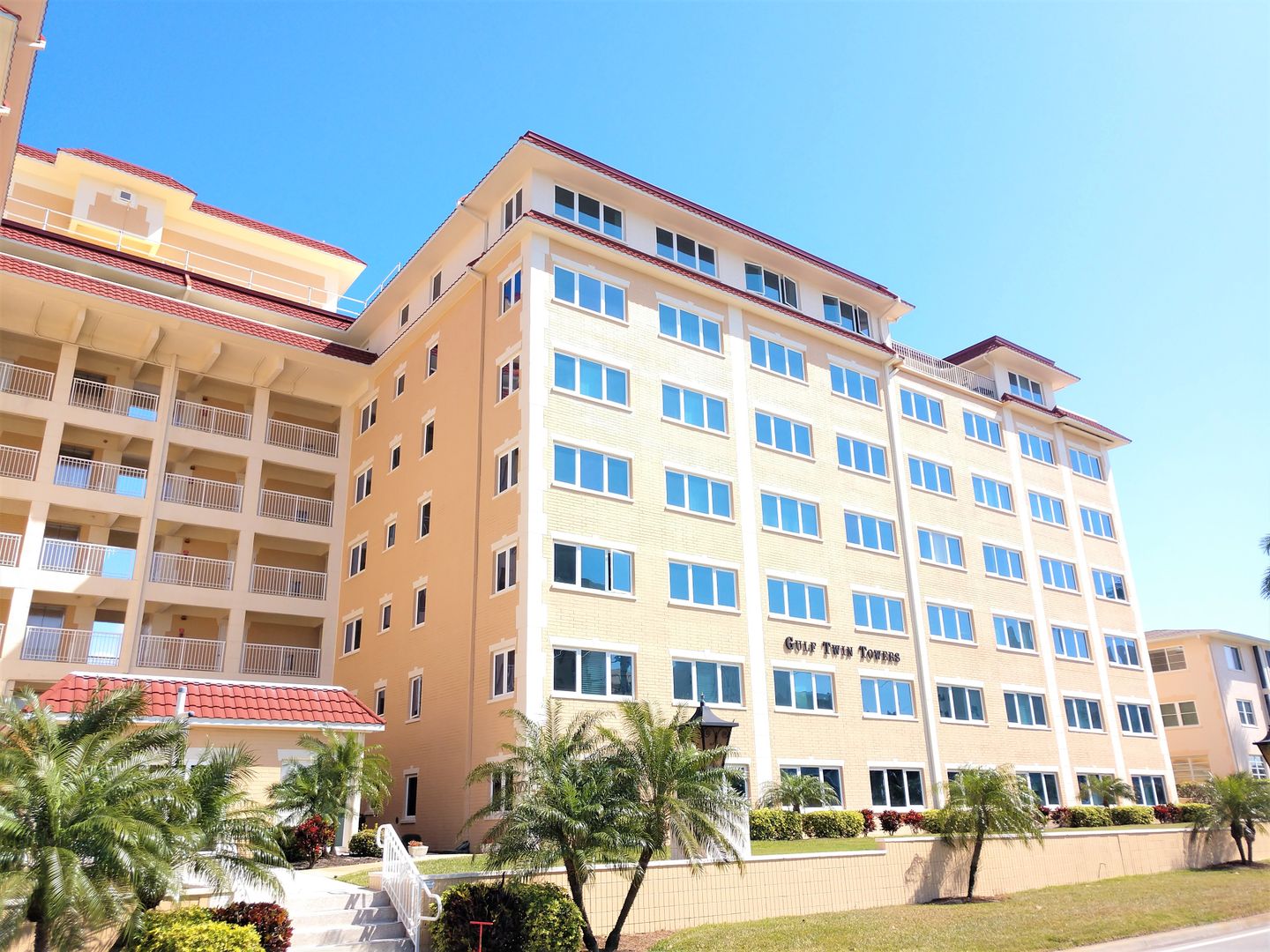 Venice House: 500 The Esplanade N #702