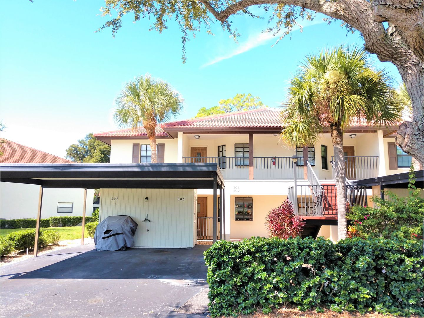 Venice House: 307 Pine Hollow Circle #307