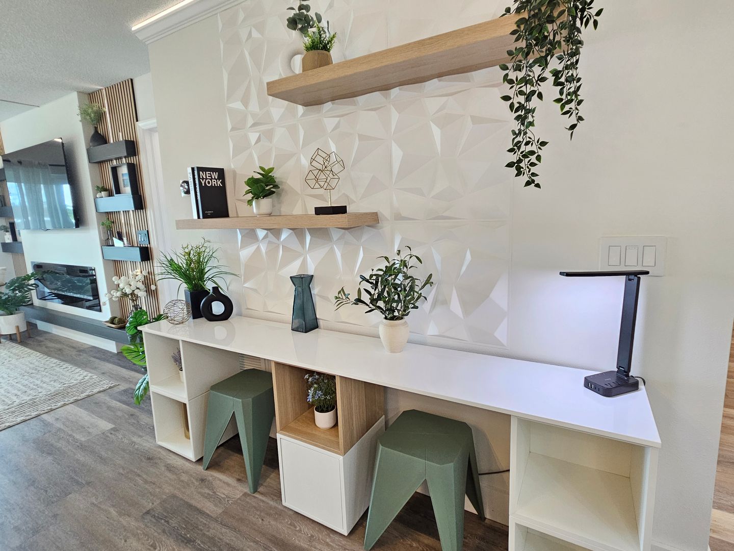 Work space at 437 Cerromar Lane #424 - Seasonal Short-Term