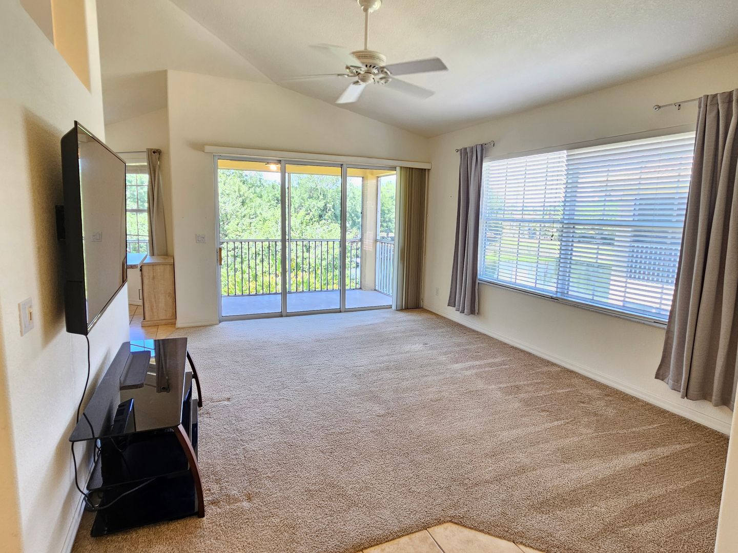 904 Casa Del Lago Way #904 7 of 12