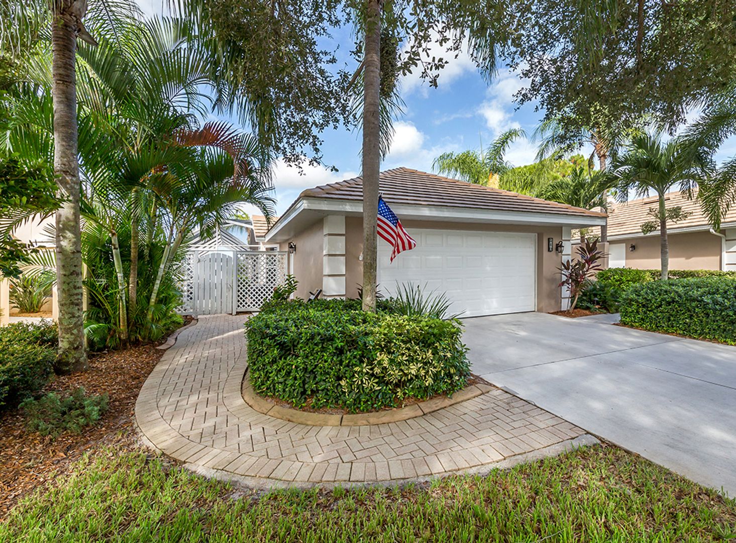 Venice House: 540 Clubside Circle