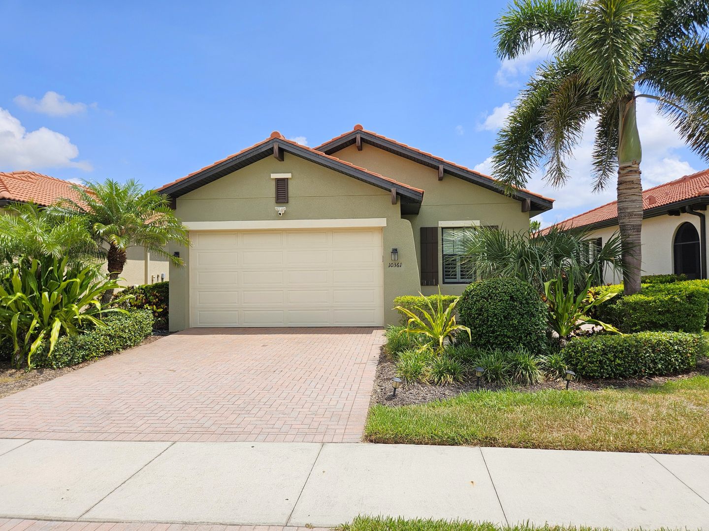 Venice House: 10361 Crooked Creek Drive