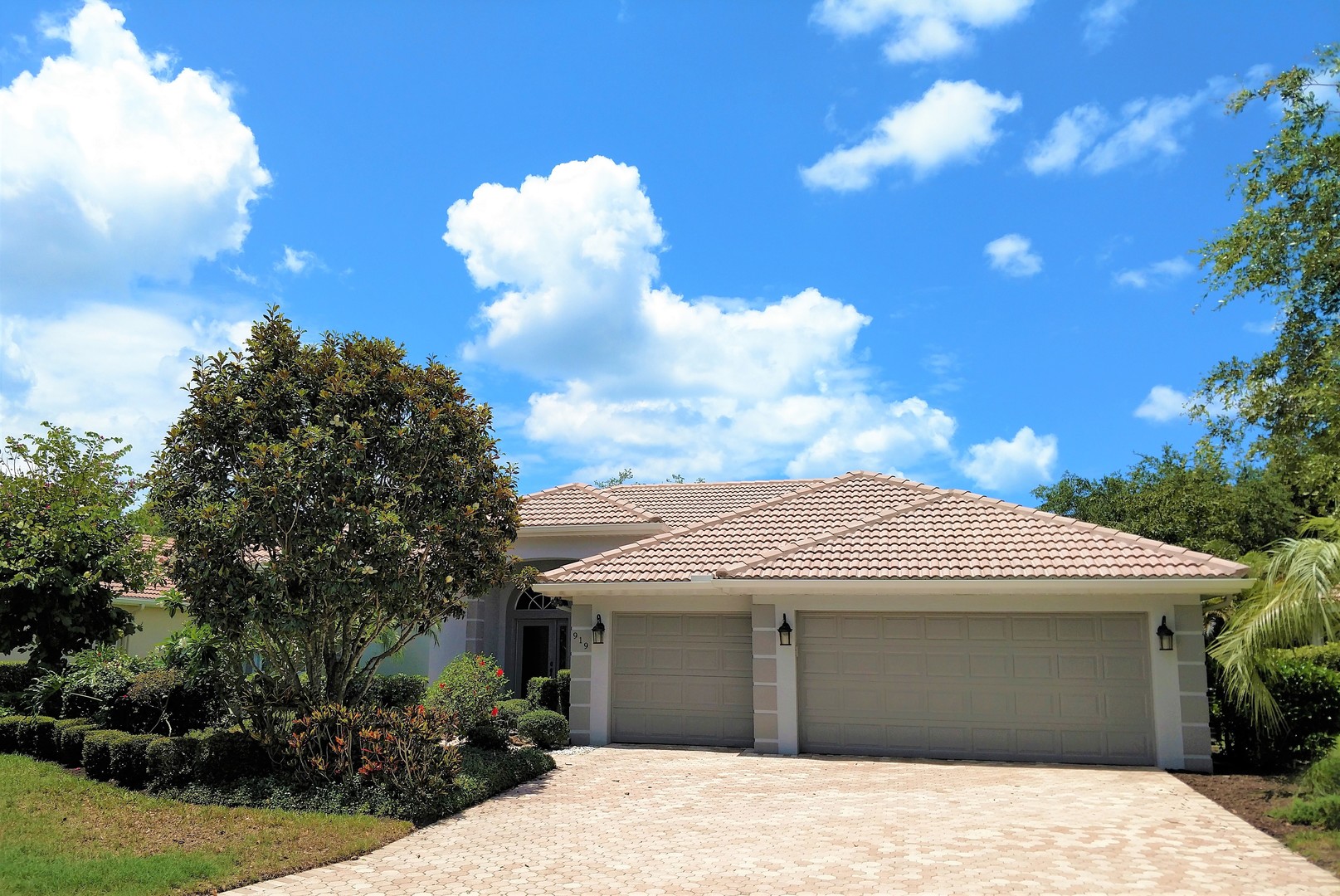 Osprey House: 919 Scherer Way